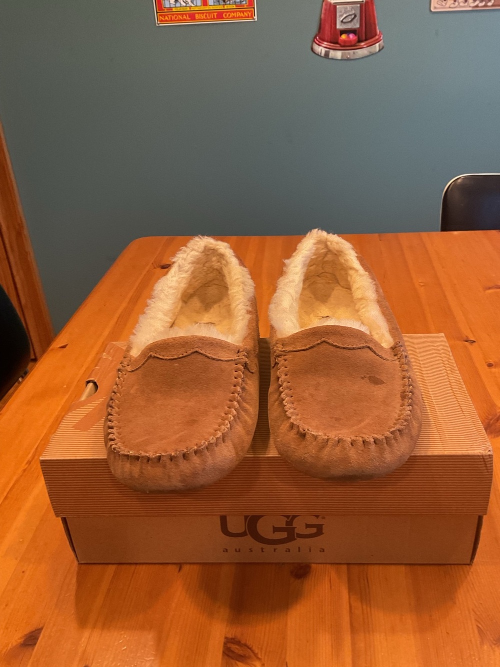 UGG ANSLEY MOCS WOMENS SZ 8 CAMEL TAN SUEDE SHERPA LINED WATER RESISTANT